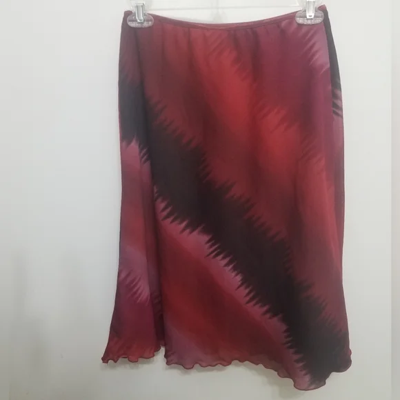 Stunning! EUC striped red skirt - Picture 2 of 4
